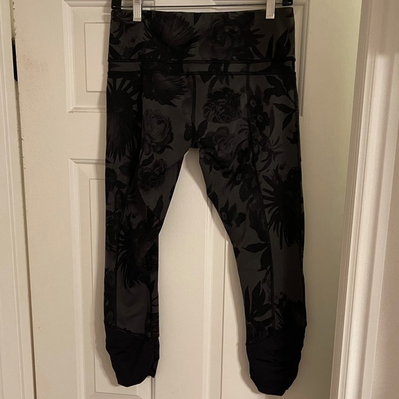 EUC Lululemon luon crops gray with black floral - Picture 3 of 3